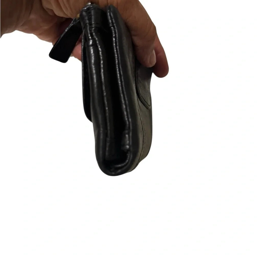 Fossil Black Leather women's vintage wallet in great condition soft with zipper